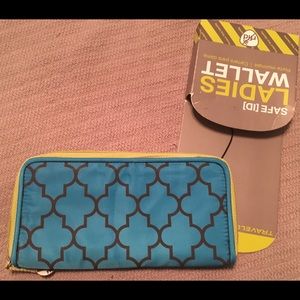 NWT full-zip Travelon wallet with RFID protection